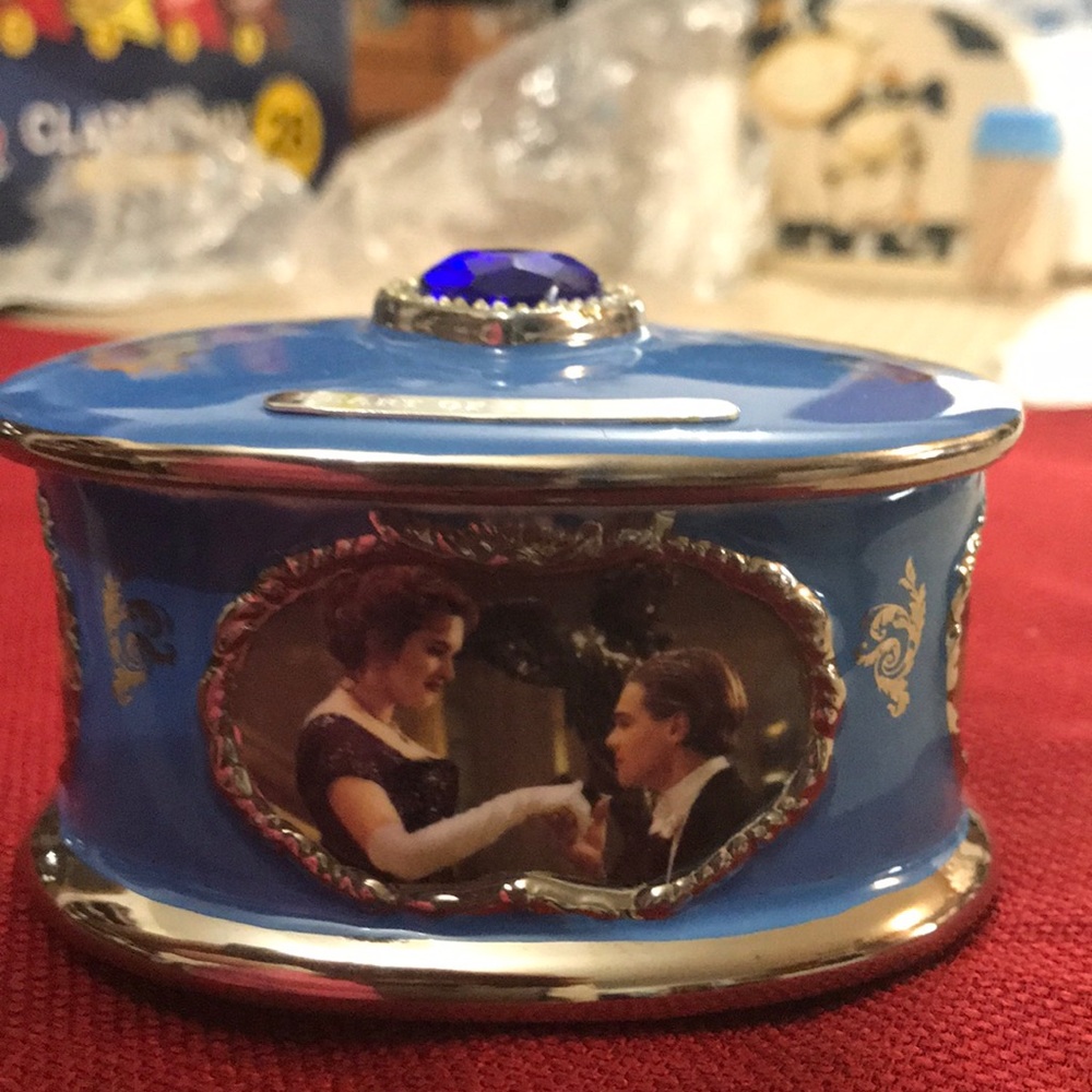 Titanic Heirloom Porcelain Music Box